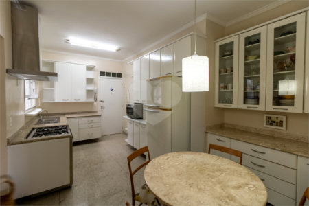 Apartamento à venda com 3 quartos, sendo 2 suítes, em Alto da Boa Vista, São Paulo, SP