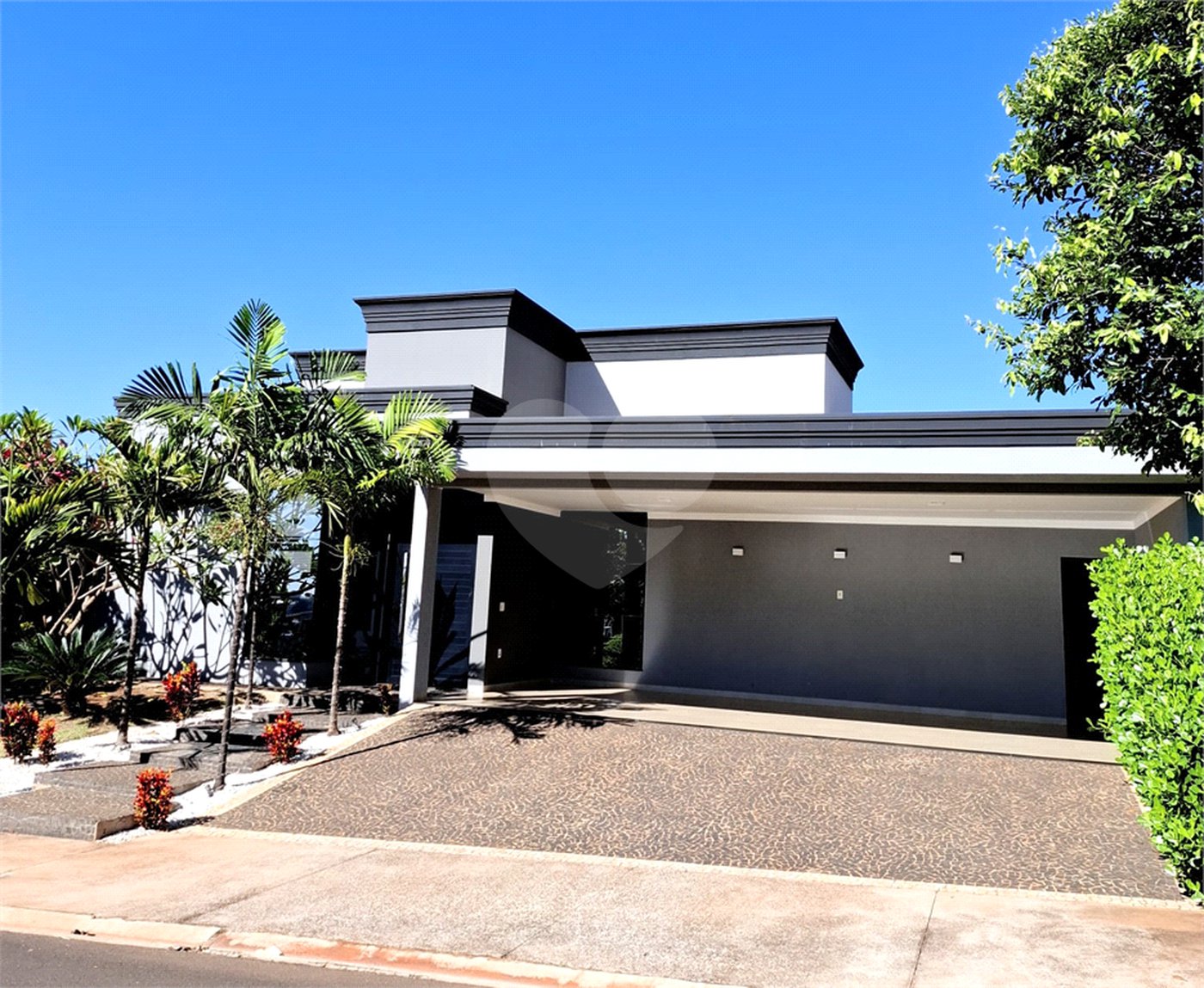 Casa à venda com 4 suítes no condomínio Quinta das Laranjeiras, Araraquara - SP