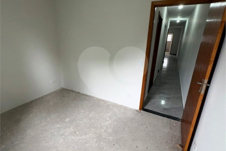 Casa à venda com 3 quartos, sendo 1 suíte, no condomínio Felipe Camarao, Poá - SP
