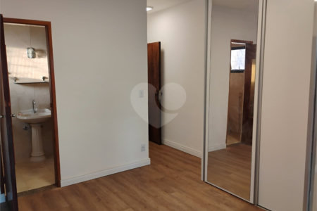 Sobrado à venda com 3 quartos, sendo 1 suíte, em Vila Paulista, São Paulo, SP