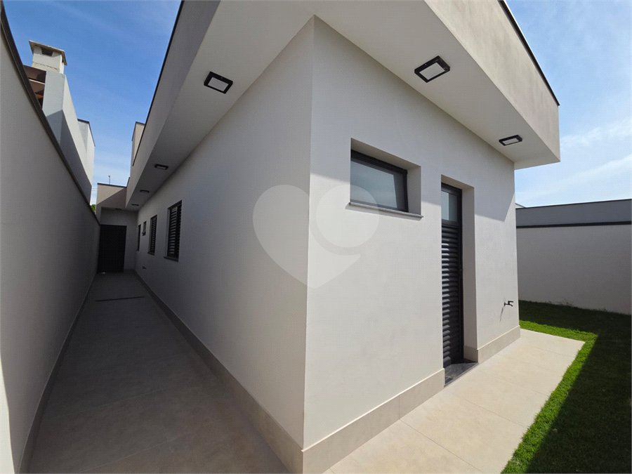 Casa à venda com 3 quartos, sendo 1 suíte, no condomínio Cerejeiras, Araçoiaba da Serra - SP