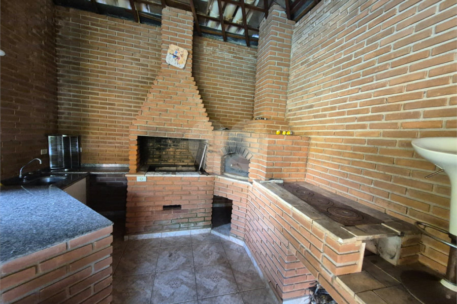 Casa à venda com 3 quartos, sendo 1 suíte, no condomínio Alpes da Cantareira, Mairiporã - SP