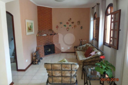 Casa Térrea à venda com 3 suítes em Ferreira, São Paulo, SP
