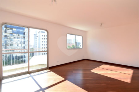 Apartamento à venda com 4 quartos, sendo 2 suítes,  em Brooklin Paulista, São Paulo, SP