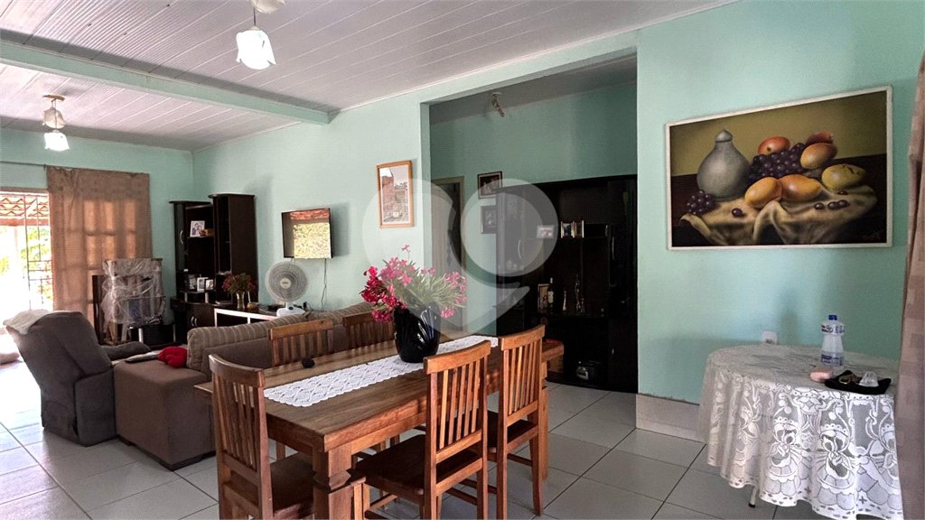 Casa à venda com 3 quartos, sendo 1 suíte, no Centro, Santa Cruz Cabrália, BA
