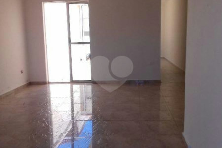 Casa à venda com 4 quartos, sendo 1 suíte, em Chora Menino, São Paulo, SP