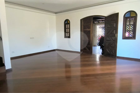 Sobrado à venda com 3 quartos, sendo 2 suítes, em Jardim Ivana, São Paulo, SP