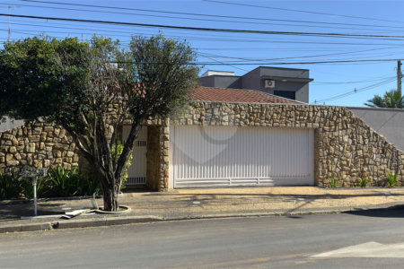 Casa para alugar com 4 quartos, sendo 3 suítes, em Vila Sfeir, Indaiatuba, SP