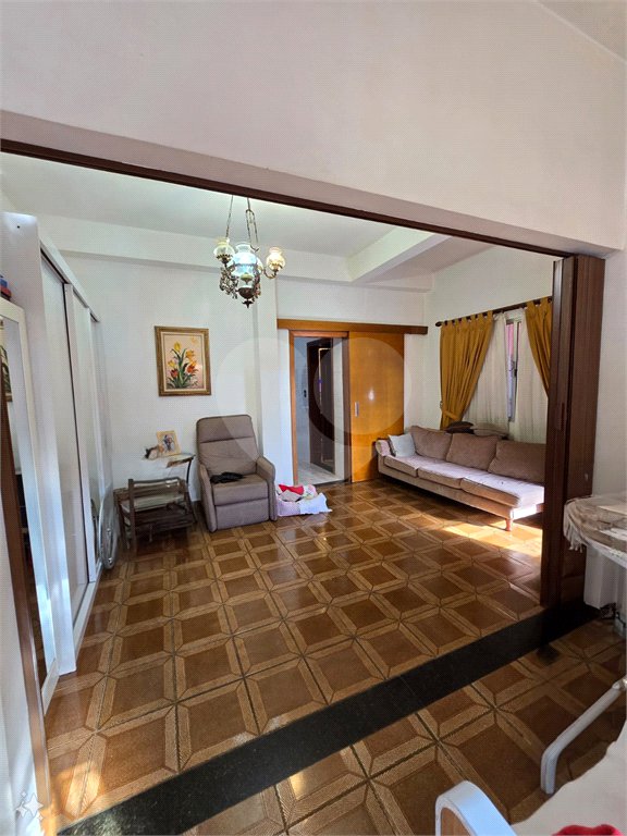 Sobrado à venda com 5 quartos, sendo 1 suíte, em Vila Bonilha, São Paulo, SP
