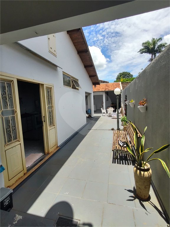 Casa à venda com 3 quartos, sendo 1 suíte, em Parque Laranjeiras, Araraquara, SP