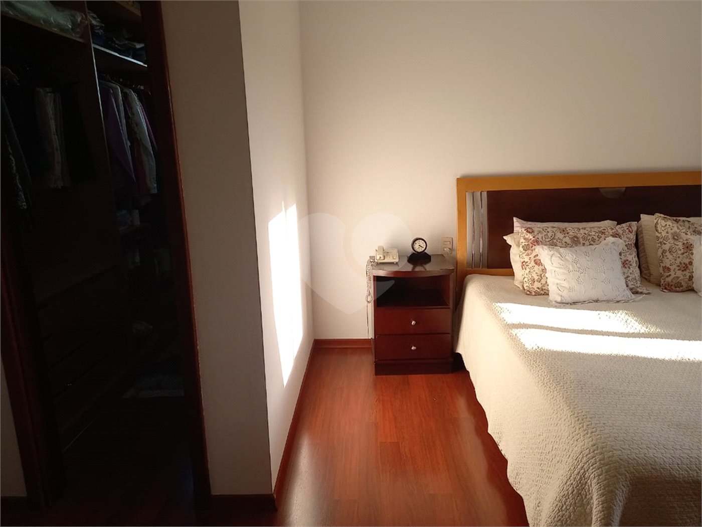 Casa à venda com 4 quartos, sendo 1 suíte, no condomínio Vale do Itamaracá, Valinhos - SP