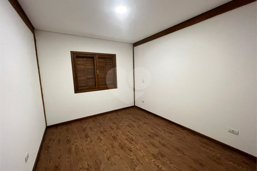 Sobrado à venda com 3 quartos, sendo 1 suíte,  em Serra da Cantareira, Mairiporã, SP