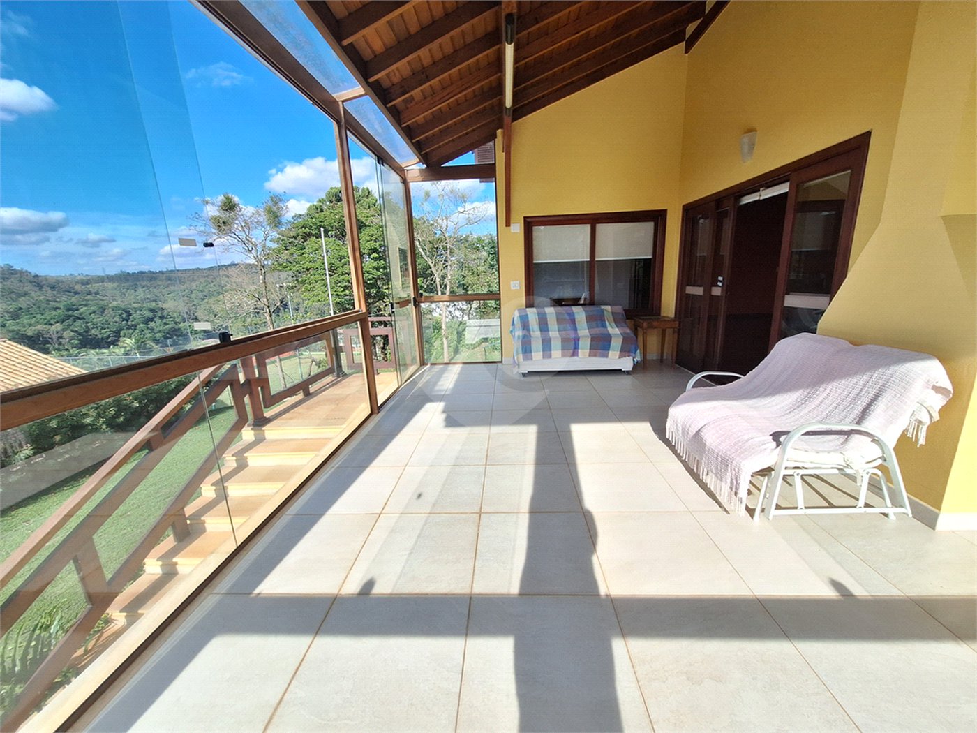 Casa à venda com 3 suítes no condomínio Chácaras do Lago, Vinhedo - SP
