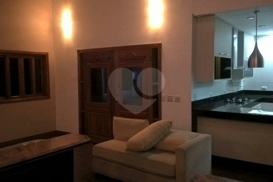 Casa à venda ou para alugar com 3 suítes no condomínio Vilarejo Estoril, Mairiporã - SP