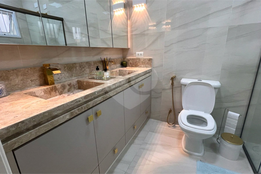 Sobrado à venda com 3 quartos, sendo 1 suíte, em Tremembé, São Paulo, SP