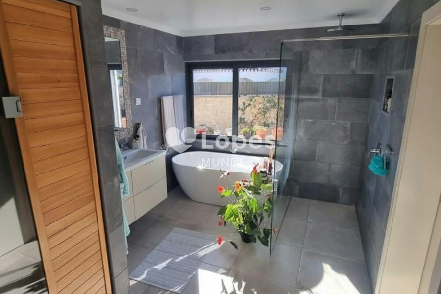Casa com 3 quartos à venda em Mexilhoeira Grande, Portimão, Portugal – Piscina
