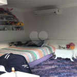Casa à venda com 4 quartos, sendo 2 suítes, no condomínio Florada da Serra, São Paulo - SP