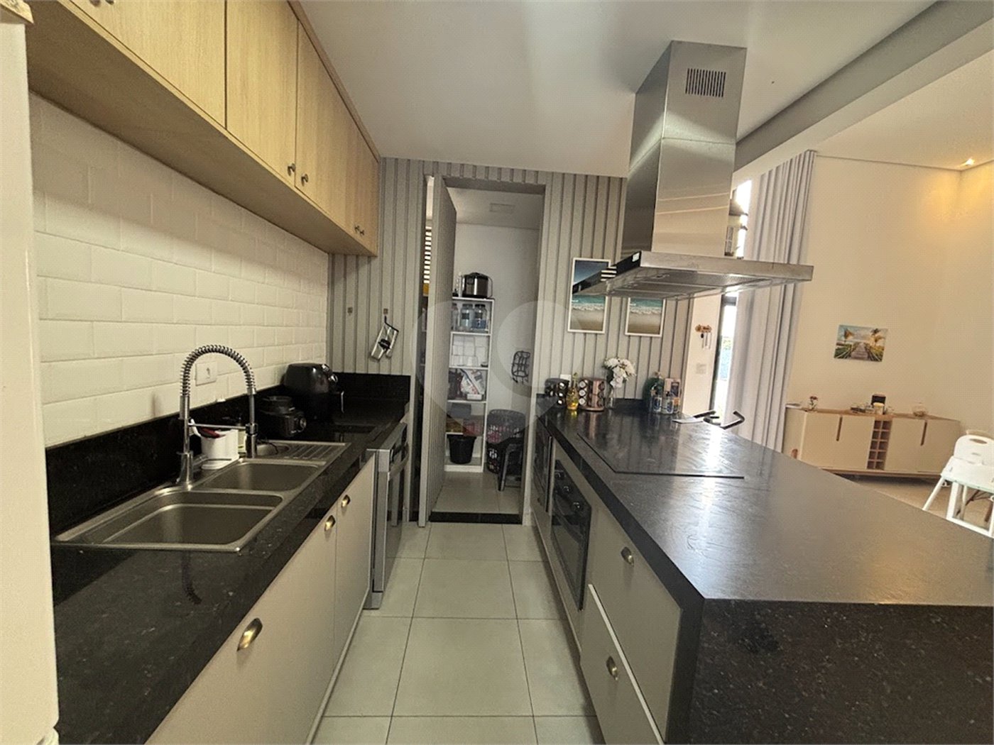 Casa à venda com 3 quartos, sendo 1 suíte, no condomínio Jardim, Sorocaba - SP