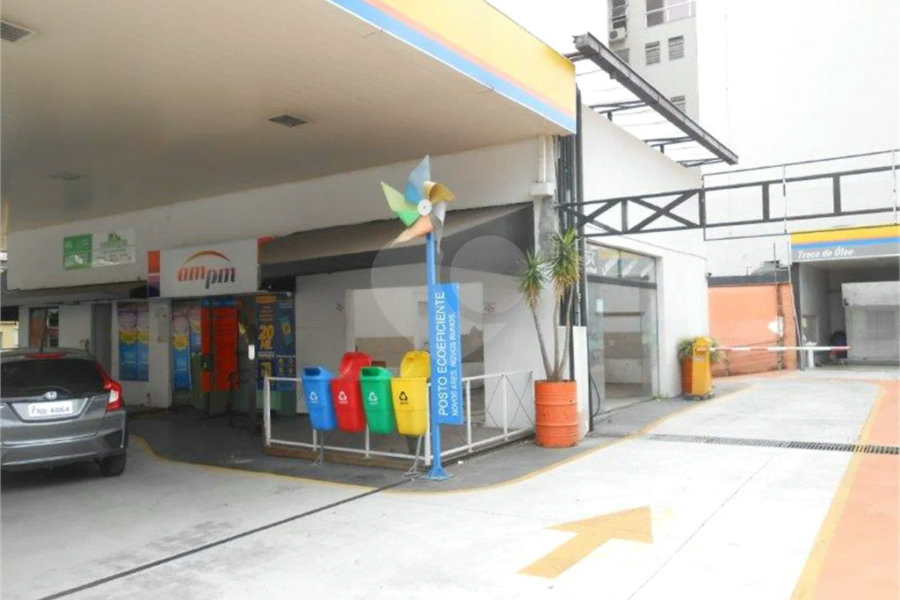 Terreno na Barra Funda. Espaço para posto de gasolina e farmácias em ótima localização
