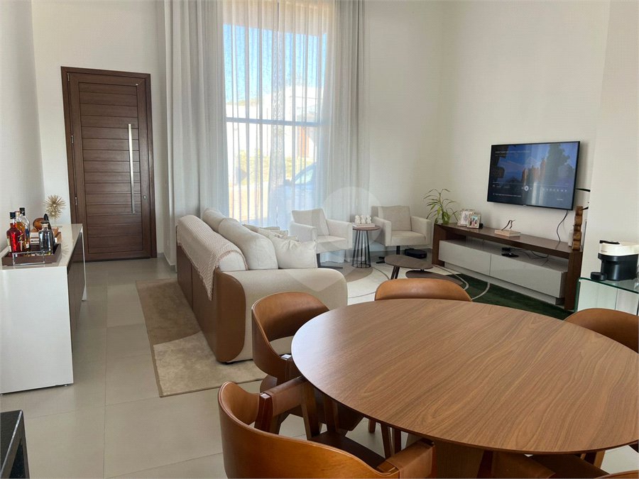 CASA TERREÁ COM 3 SUÍTES EM CONDOMÍNIO EM ATIBAIA