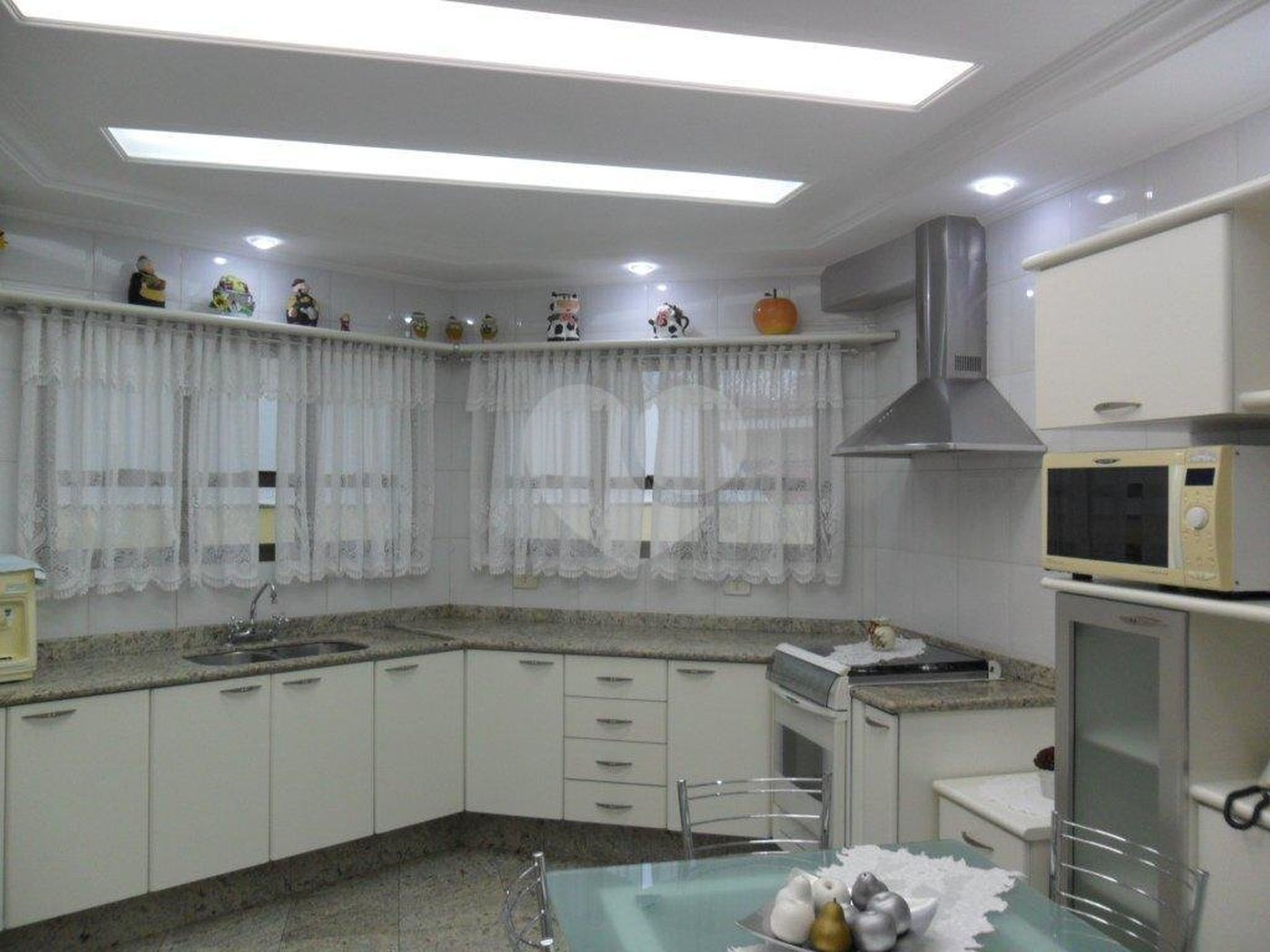 Sobrado de alto padrão com piscina e sauna no Jardim França