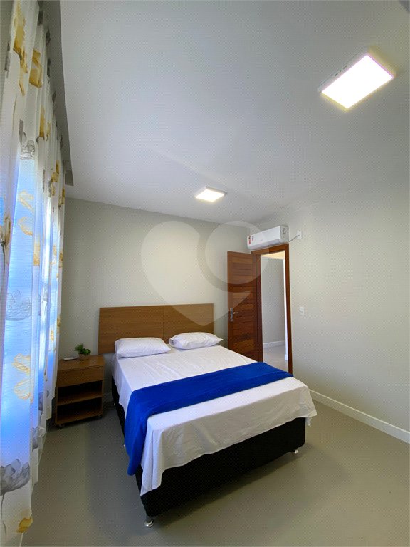 Casa à venda com 4 quartos, sendo 3 suítes, no condomínio Ipê Amarelo, Porto Seguro - BA