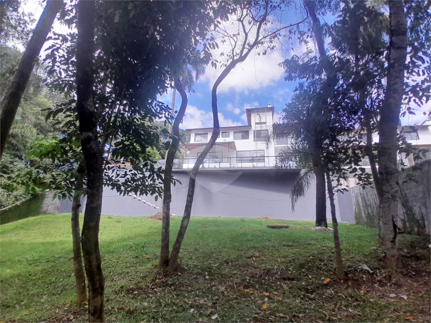 Casa à venda ou para alugar com 3 suítes no condomínio Sausalito, Mairiporã - SP
