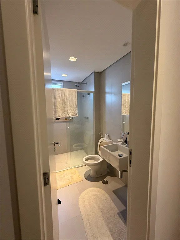 Casa à venda com 4 suítes no condomínio East Village, São Paulo - SP