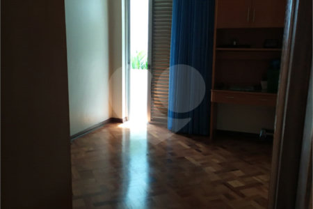 Casa à venda com 4 quartos, sendo 2 suítes, em Jardim das Vertentes, São Paulo, SP