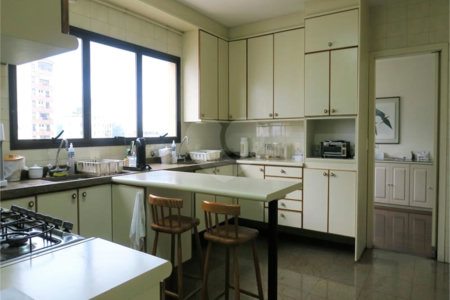 Apartamento à venda com 3 quartos, sendo 2 suítes, em Real Parque, São Paulo, SP