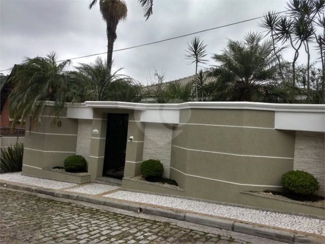 Casa Térrea à venda ou para alugar com 4 suítes em Horto, São Paulo, SP
