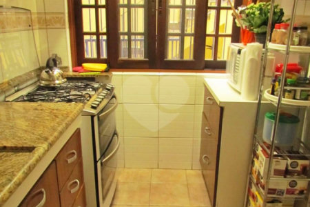 Casa de Vila à venda com 4 quartos, sendo 1 suíte, em Chácara Monte Alegre, São Paulo, SP
