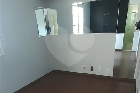 Casa à venda com 5 quartos, sendo 1 suíte, no Centro, Bom Jesus dos Perdões, SP