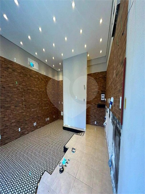 SALÃO COMERCIAL PARA LOCAÇÃO EM INDAIATUBA SP! - Av. Pres. Kennedy! - Salão comercial de 89,64 m² no térreo do Edifício Granada une modernidade, conforto e a melhor localização de Indaiatuba. Destaques do Imóvel: - Espaço Amplo: Salão principal com excelente iluminação natural. - Infraestrutura: