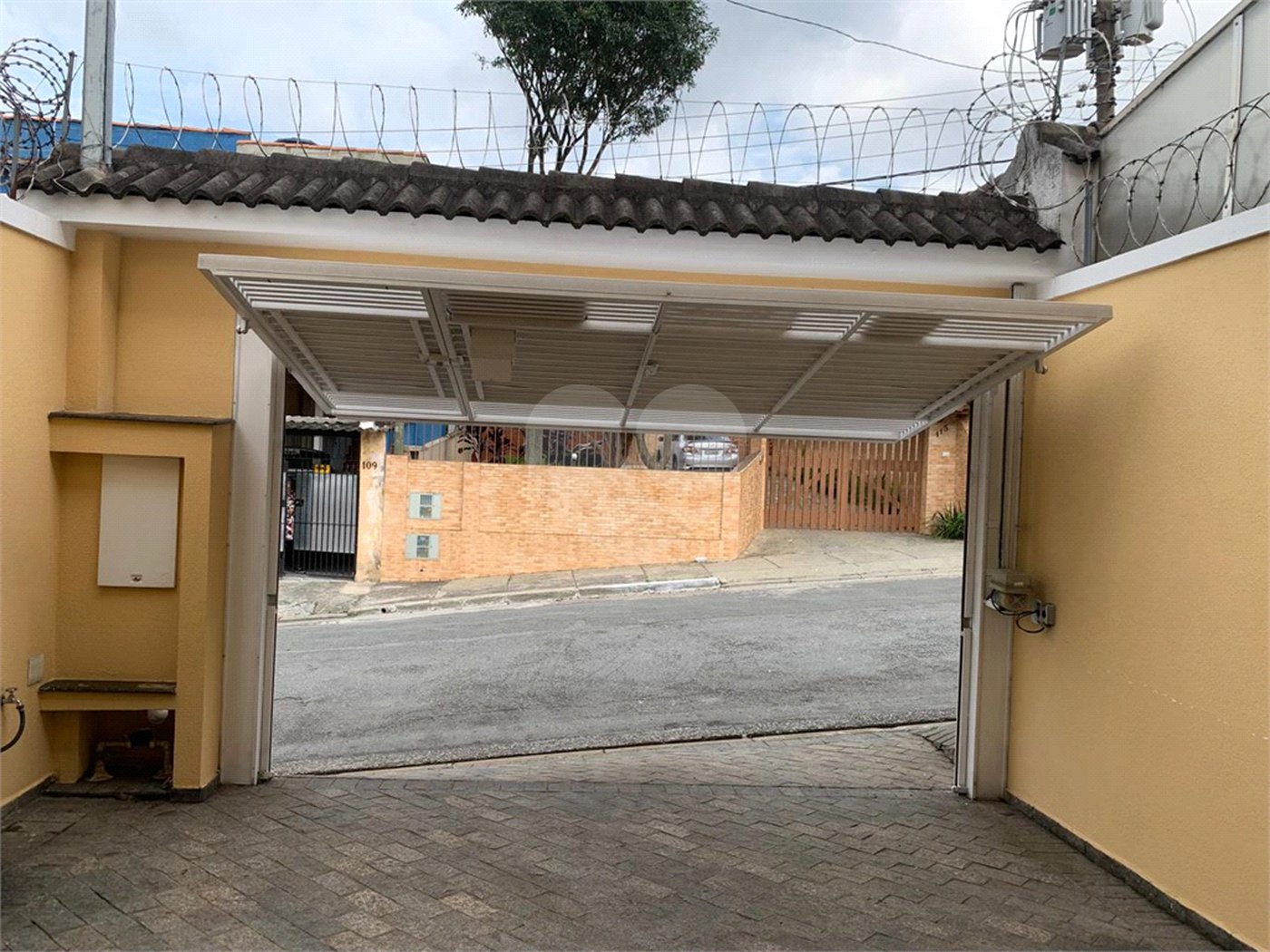 Sobrado à venda com 4 quartos, sendo 1 suíte, em Vila Campo Grande, São Paulo, SP