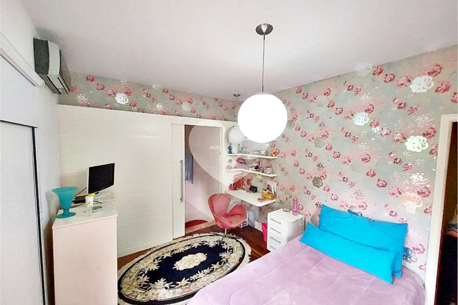 Casa à venda com 4 quartos, sendo 2 suítes, no condomínio Parque Imperial da Cantareira, Mairiporã - SP