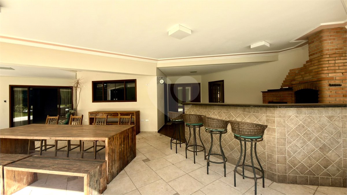 Casa à venda com 4 suítes no condomínio Parque Village Castelo, Itu - SP