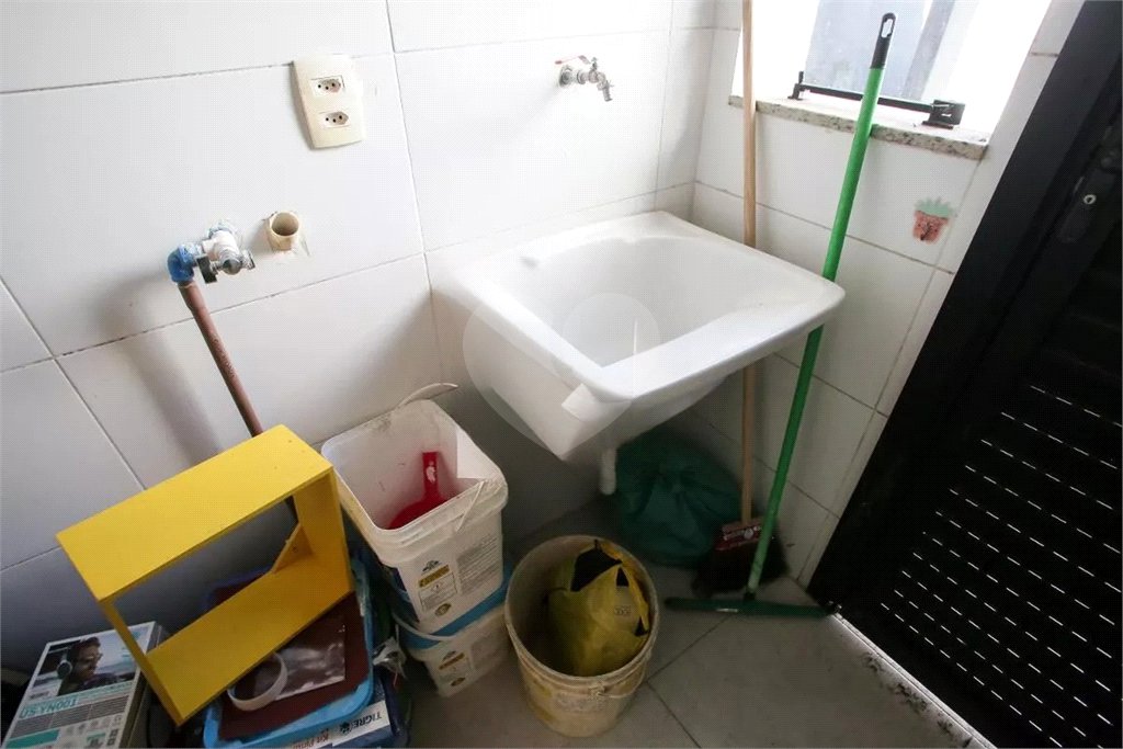 Casa à venda com 4 quartos, sendo 3 suítes, no condomínio Lícia de Alvarenga, Rio de Janeiro - RJ