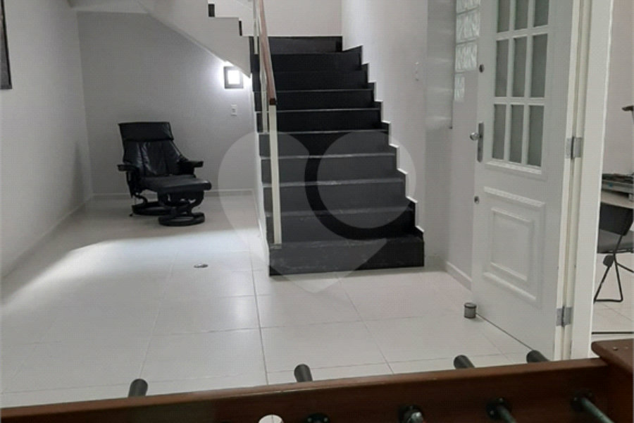 Sobrado à venda com 4 quartos, sendo 3 suítes, em Tremembé, São Paulo, SP