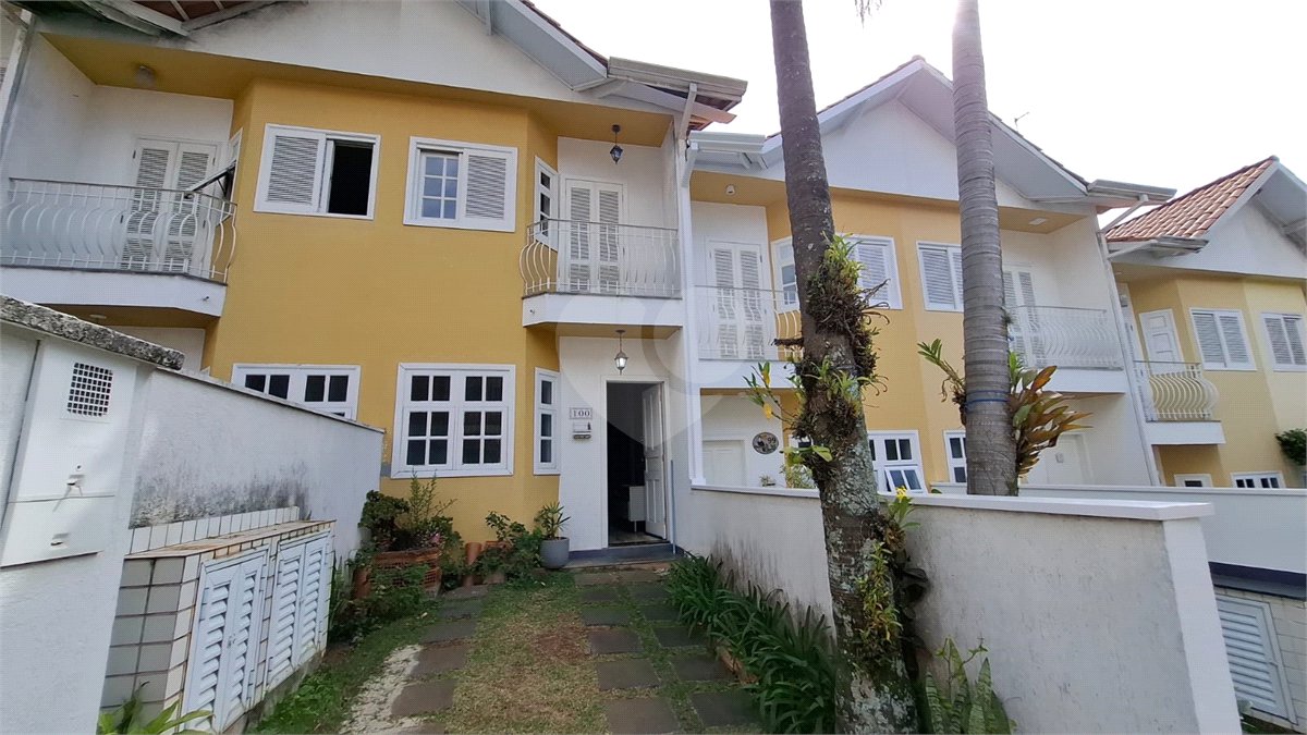 Casa à venda com 2 suítes no condomínio Village Palmas, São Paulo - SP