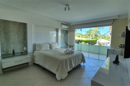 Casa à venda com 6 quartos, sendo 4 suítes, em Ferradura, Armação dos Búzios, RJ