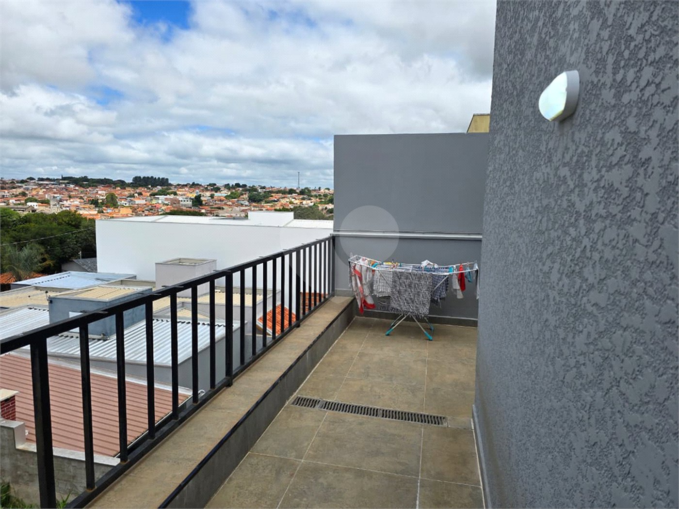 Casa à venda com 3 quartos, sendo 2 suítes,  no condomínio Residencial Marina, Itapetininga - SP