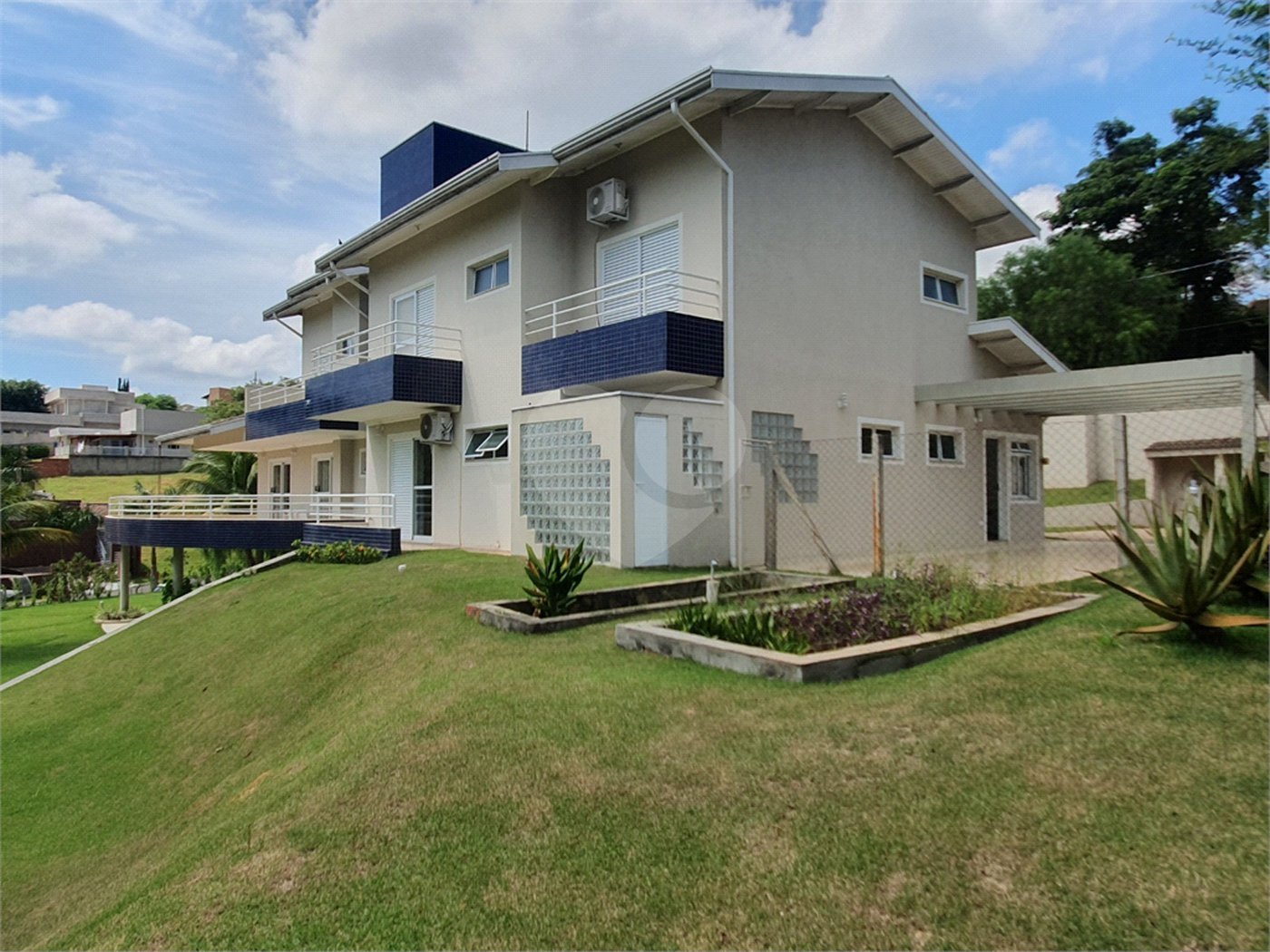 Casa à venda com 5 suítes no condomínio Vila Hípica I, Vinhedo - SP