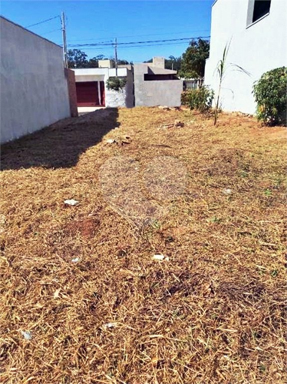 Terreno com 160,00 m² de área total.