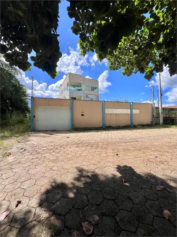 Casa à venda com 6 quartos, sendo 1 suíte,  no Centro, Balsas, MA