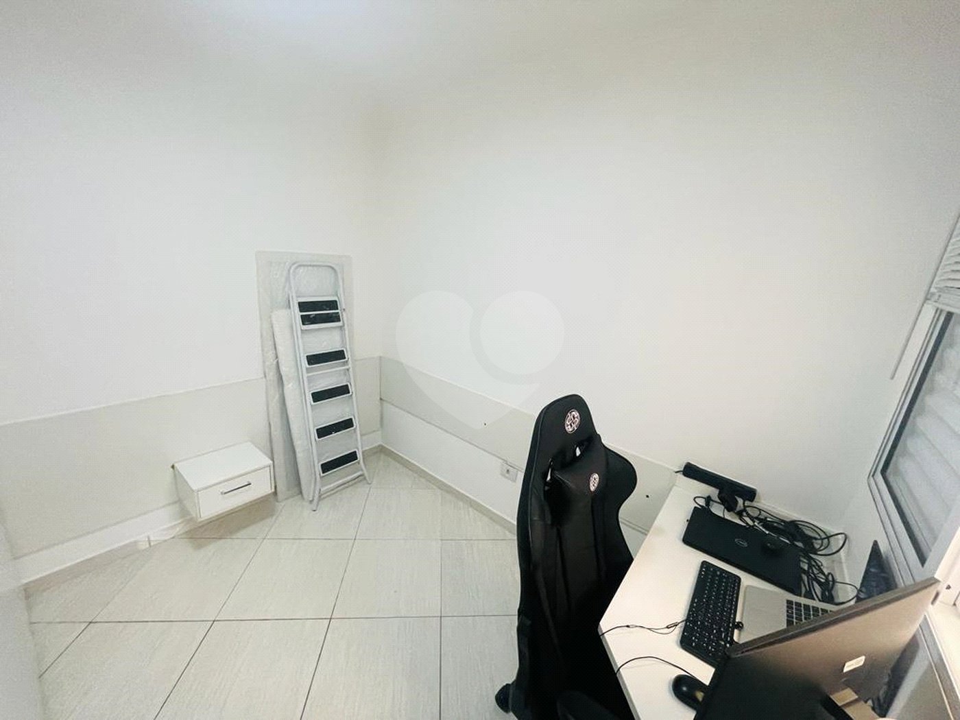 Casa à venda com 3 quartos, sendo 1 suíte,  no condomínio Rafaela I, São Paulo - SP