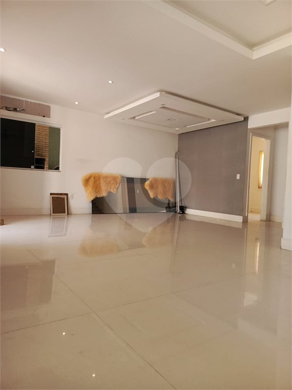 Casa à venda com 4 quartos, sendo 1 suíte, no condomínio Atlantico Sul, Rio de Janeiro - RJ