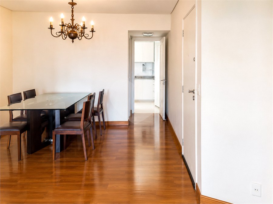 Apartamento à venda com 3 quartos, sendo 1 suíte, em Jardim das Acácias, São Paulo, SP
