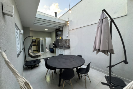 Casa à venda com 3 quartos, sendo 1 suíte, no condomínio Jardim Guarujá, Salto - SP