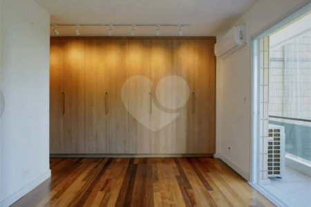 Apartamento à venda com 4 quartos, sendo 1 suíte, em Alto da Boa Vista, São Paulo, SP